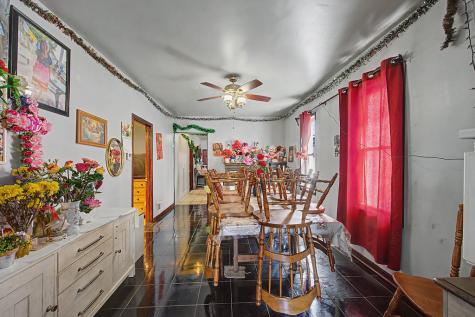 9637 South Avenue M Chicago IL 60617