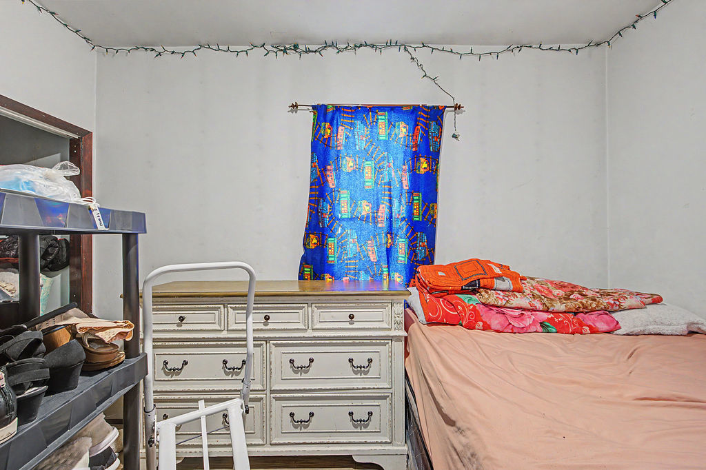 9637 South Avenue M Chicago IL 60617