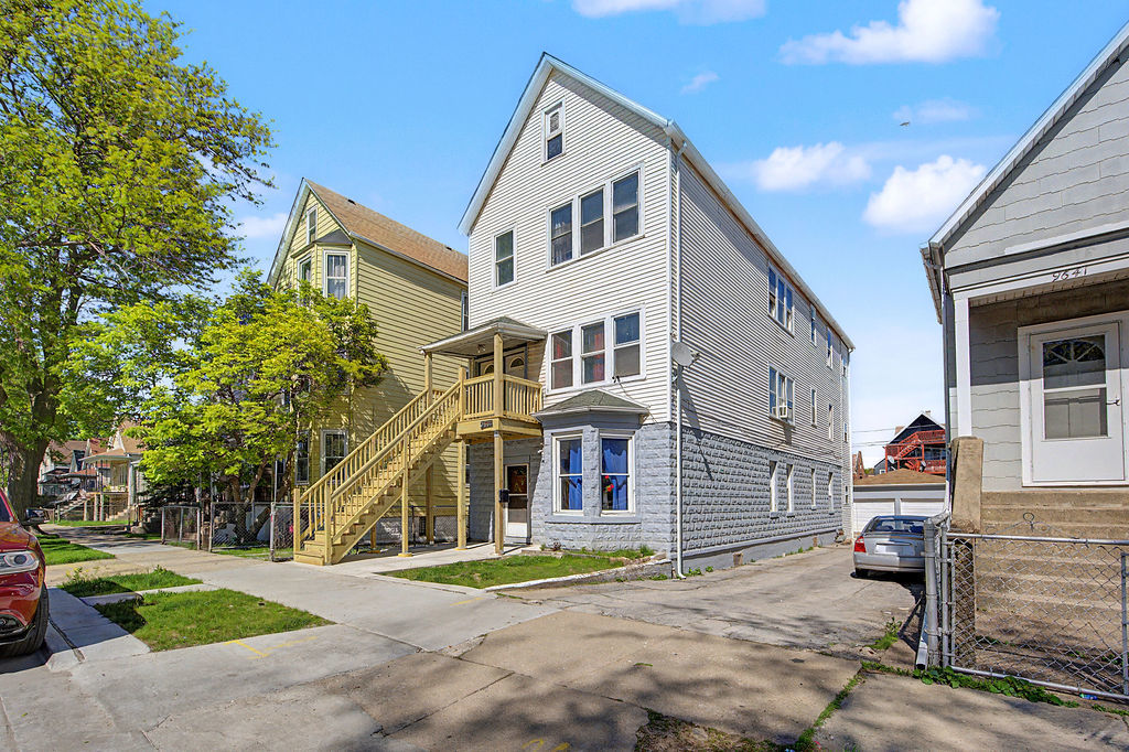 9637 South Avenue M Chicago IL 60617
