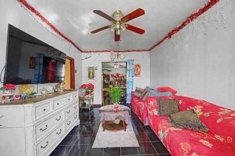 9637 South Avenue M Chicago IL 60617