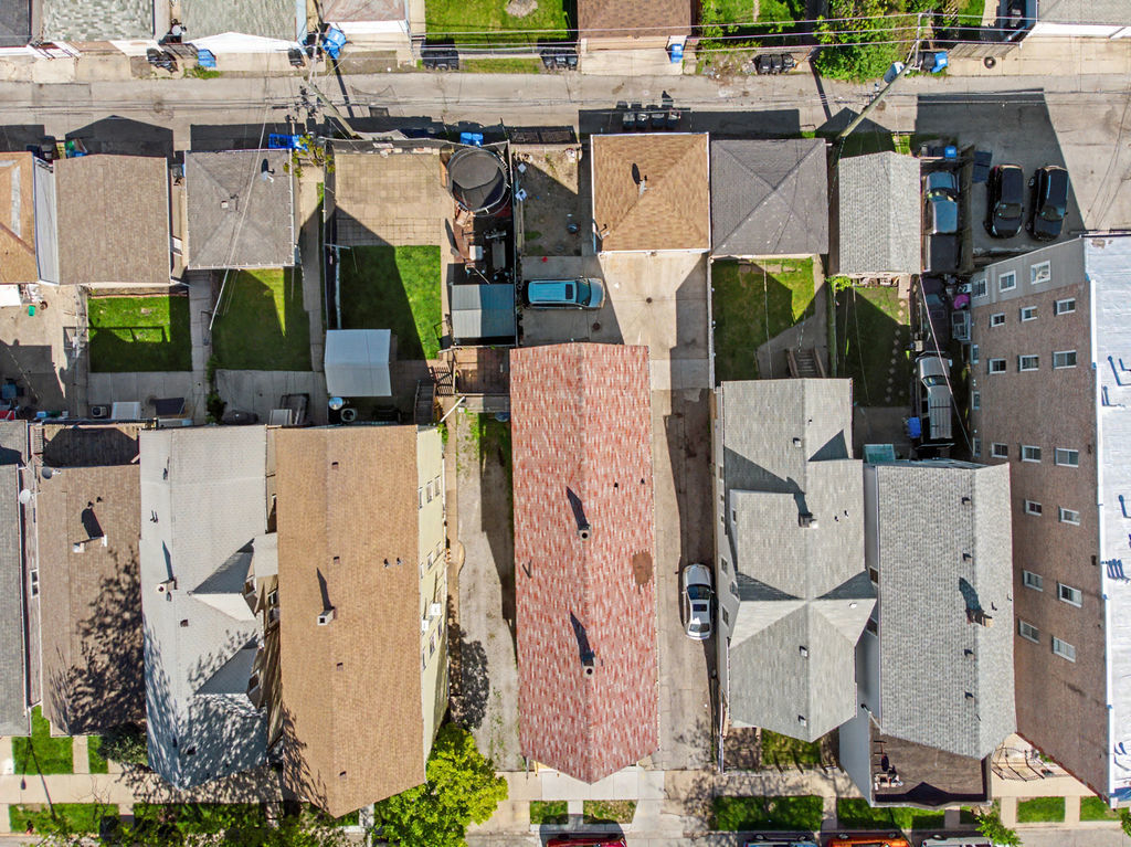 9637 South Avenue M Chicago IL 60617