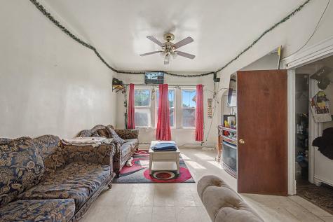 9637 South Avenue M Chicago IL 60617