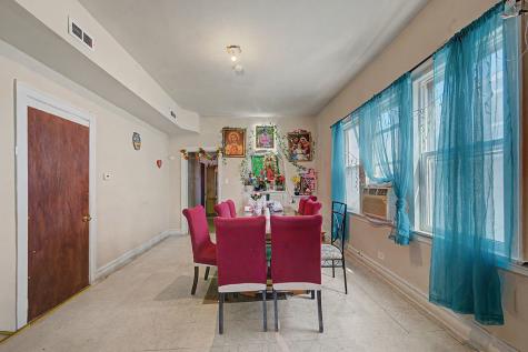 9637 South Avenue M Chicago IL 60617