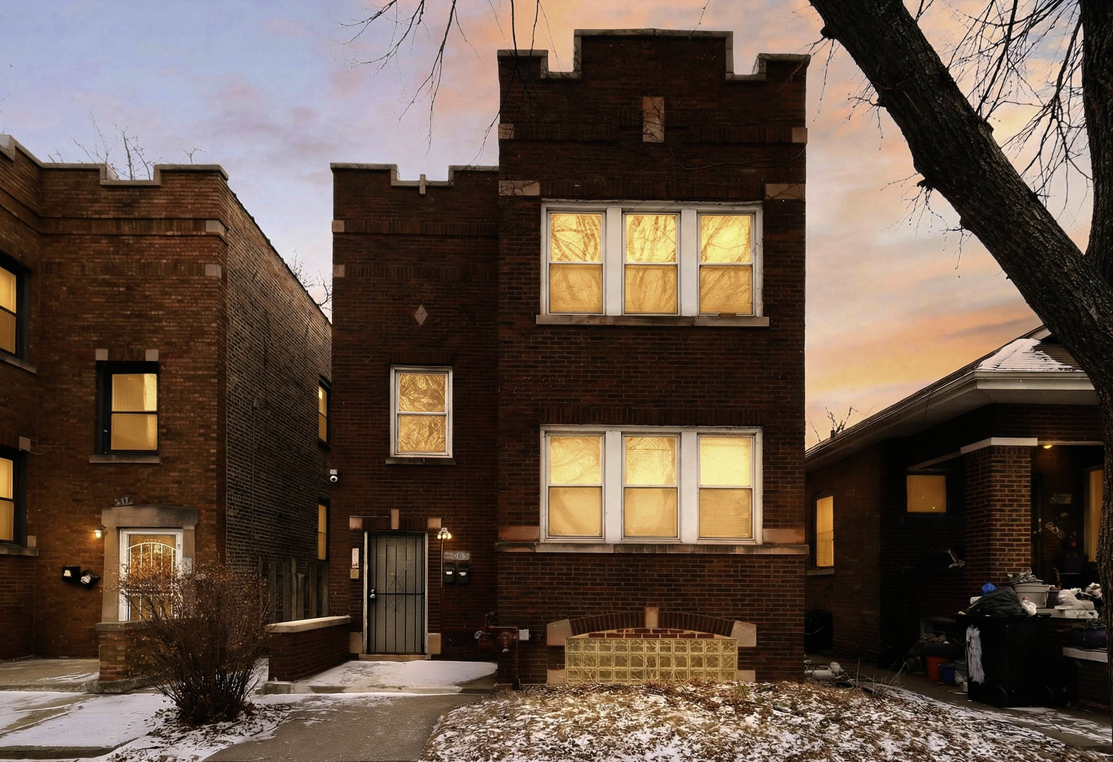 8005 South Blackstone Avenue Chicago IL 60619