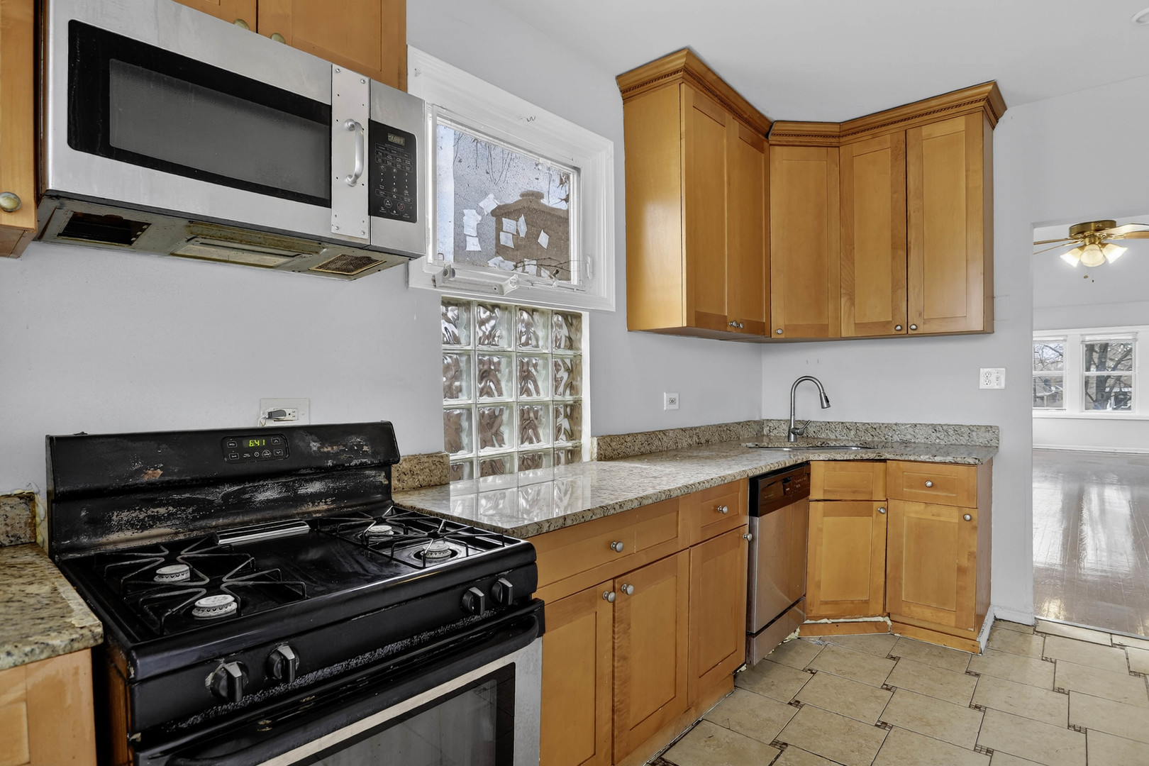 8005 South Blackstone Avenue Chicago IL 60619