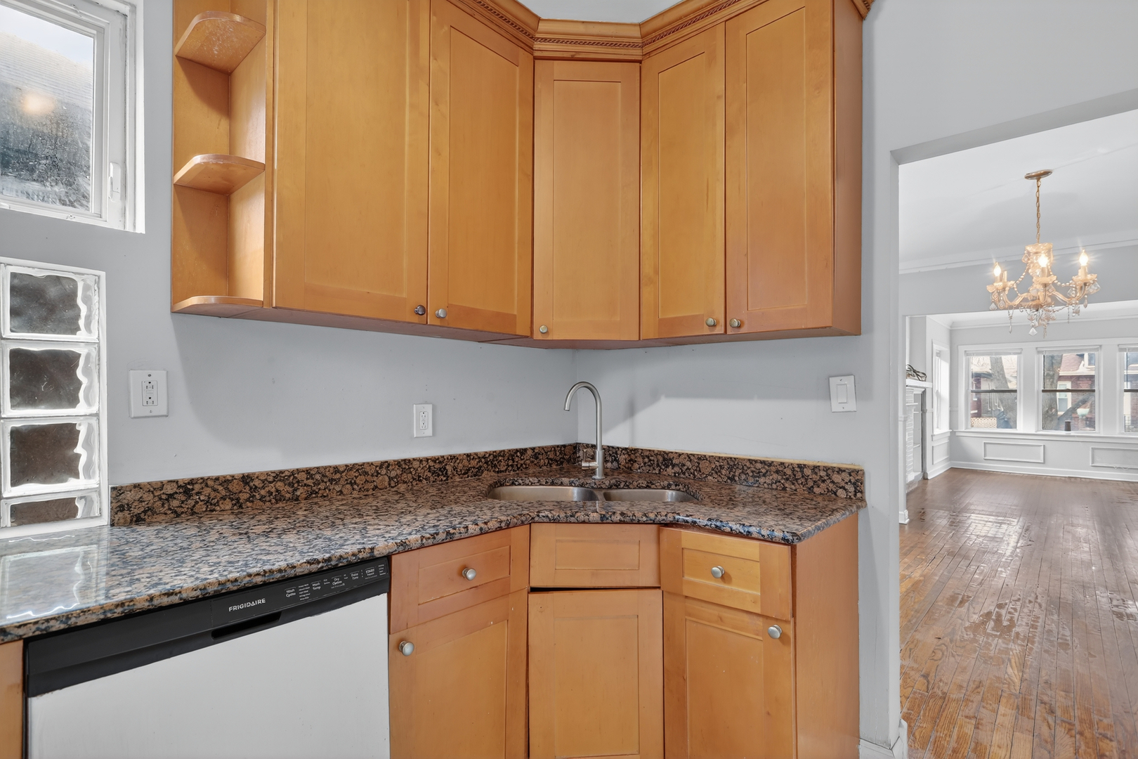 8005 South Blackstone Avenue Chicago IL 60619