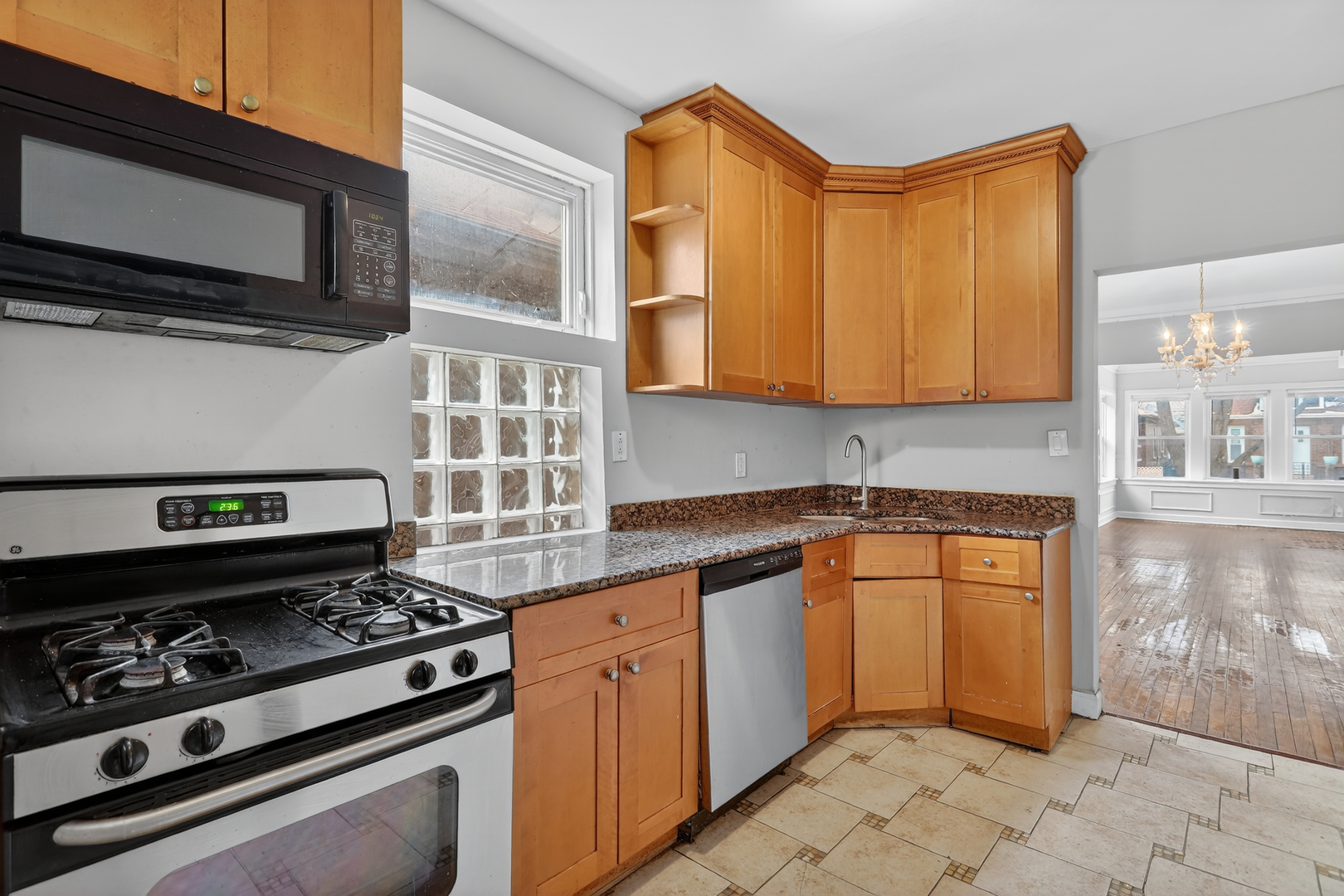 8005 South Blackstone Avenue Chicago IL 60619