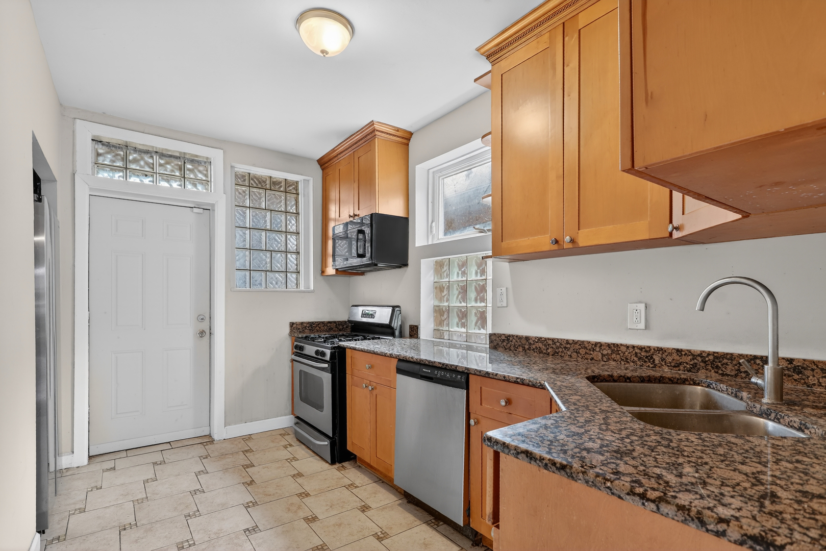 8005 South Blackstone Avenue Chicago IL 60619