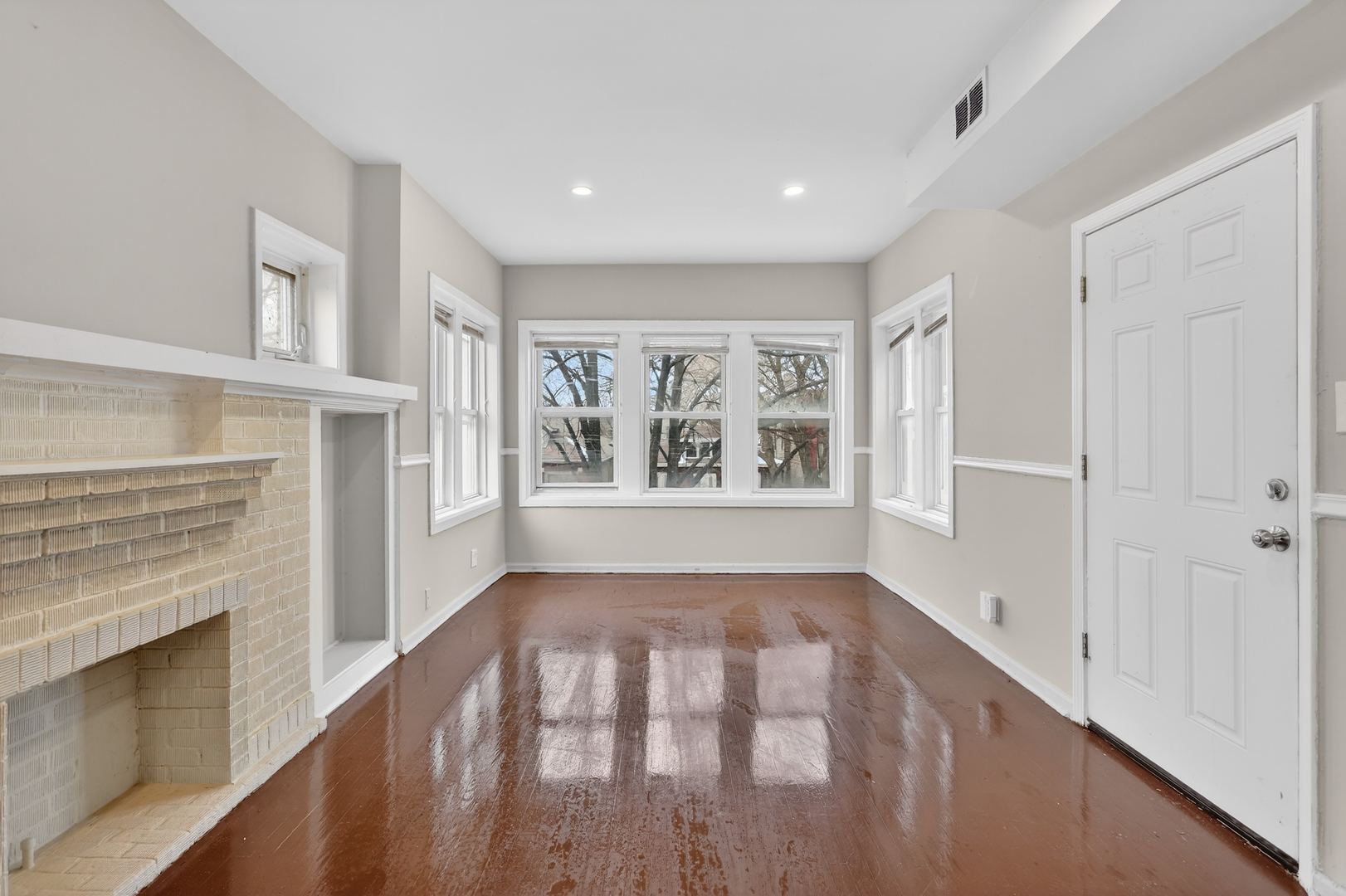 8005 South Blackstone Avenue Chicago IL 60619