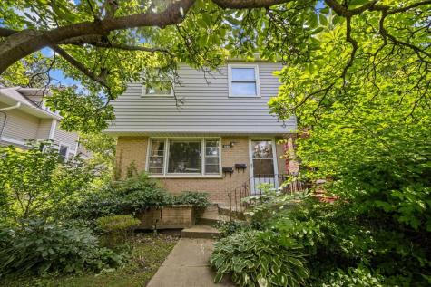 2490 Green Bay Road Highland Park IL 60035