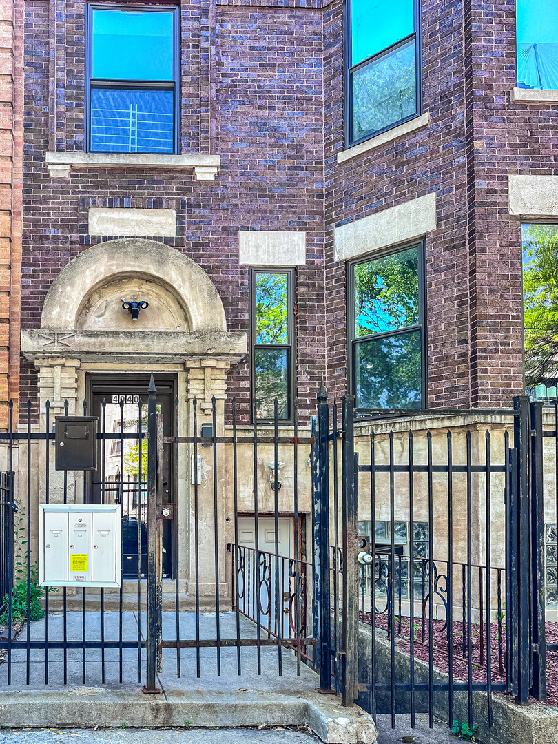 4040 South Calumet Avenue Chicago IL 60653