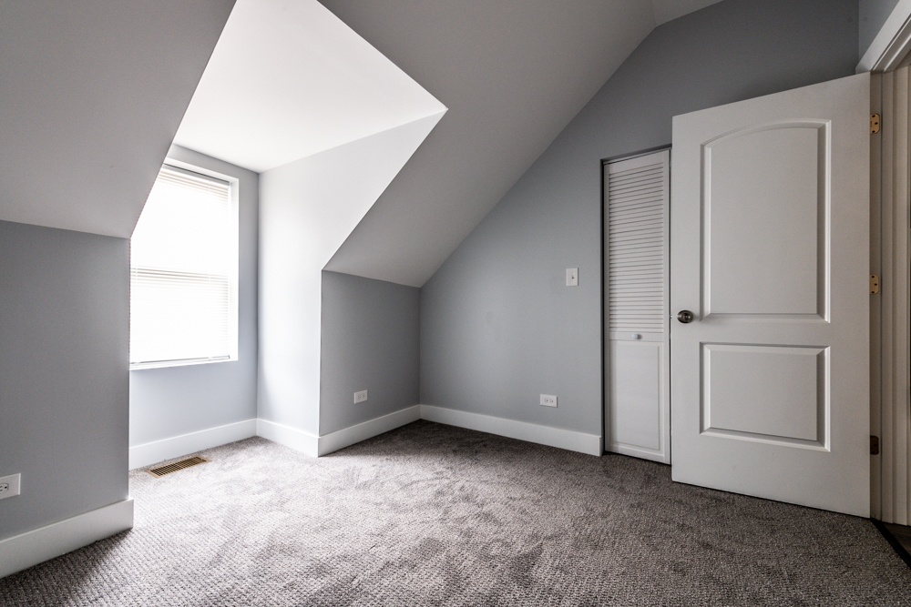 3579 West Mclean Avenue Chicago IL 60647
