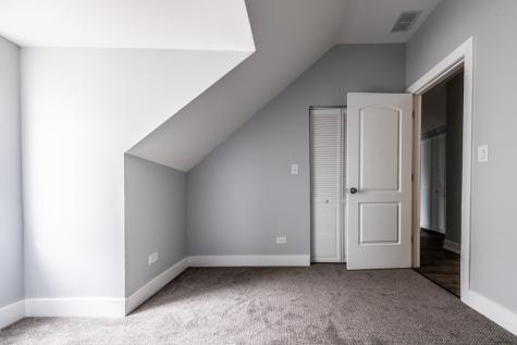 3579 West Mclean Avenue Chicago IL 60647