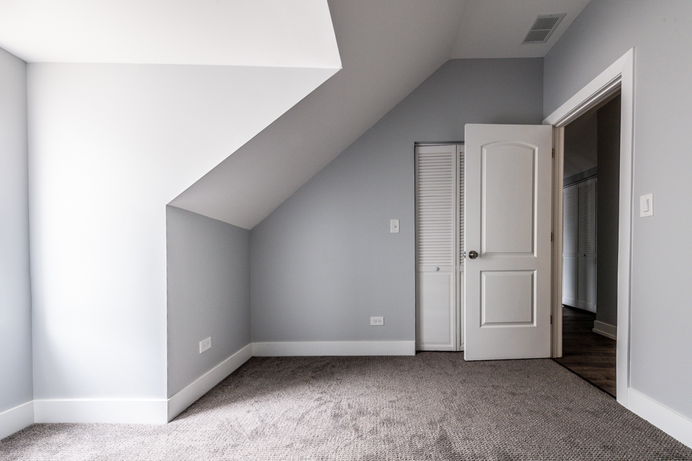 3579 West Mclean Avenue Chicago IL 60647