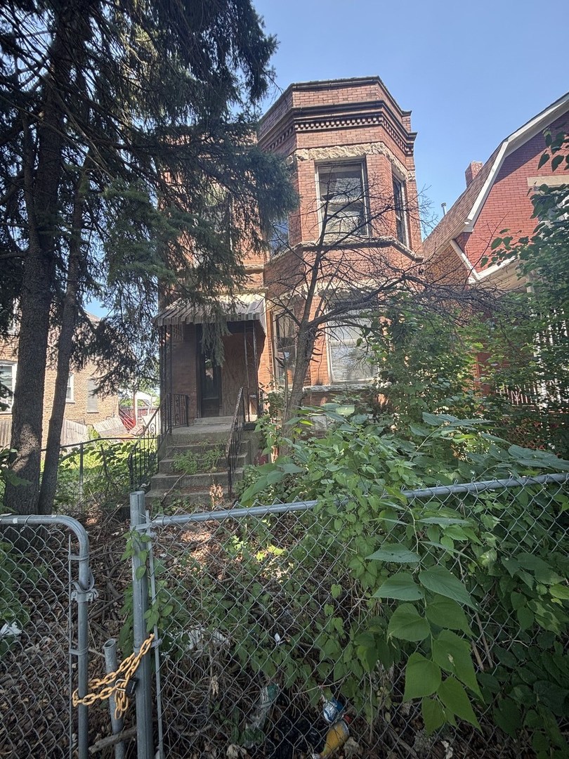 5951 South Elizabeth Street Chicago IL 60636
