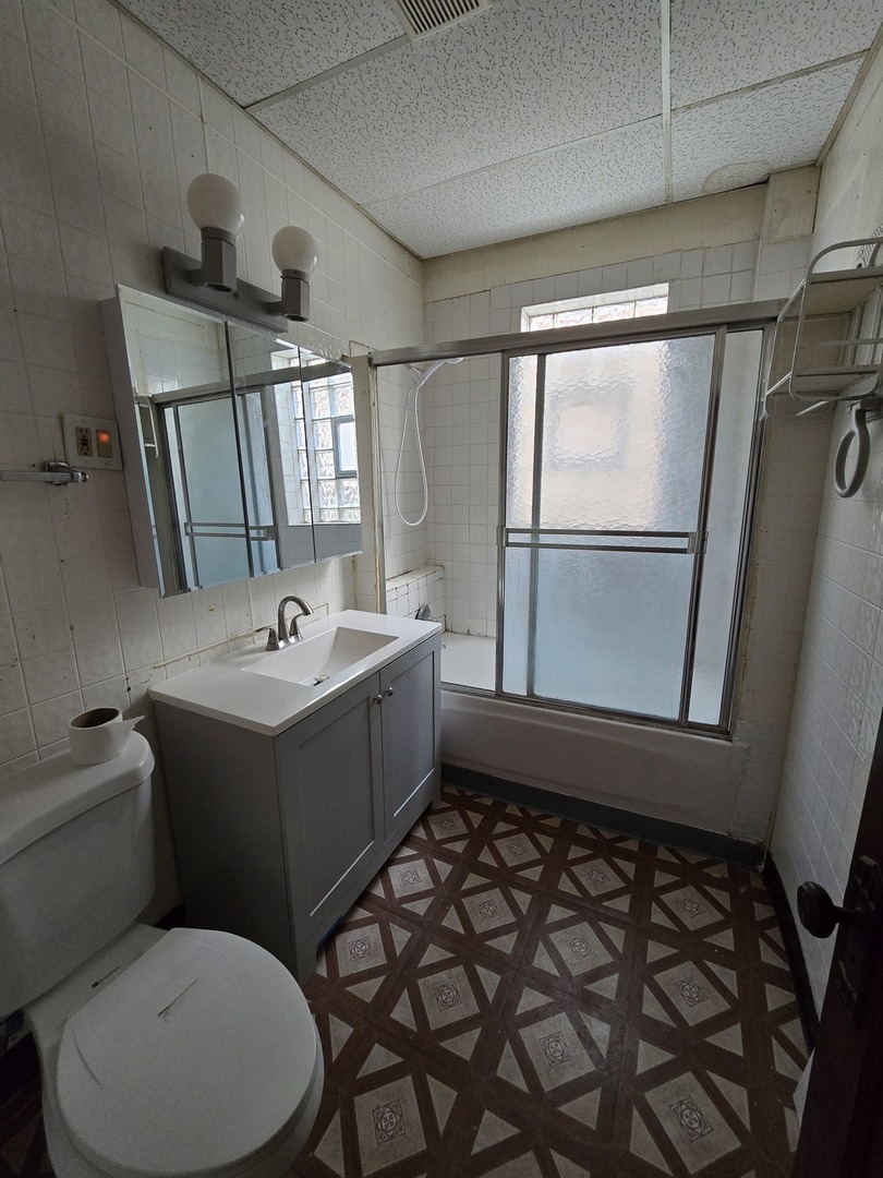 7517 South Green Street Chicago IL 60620