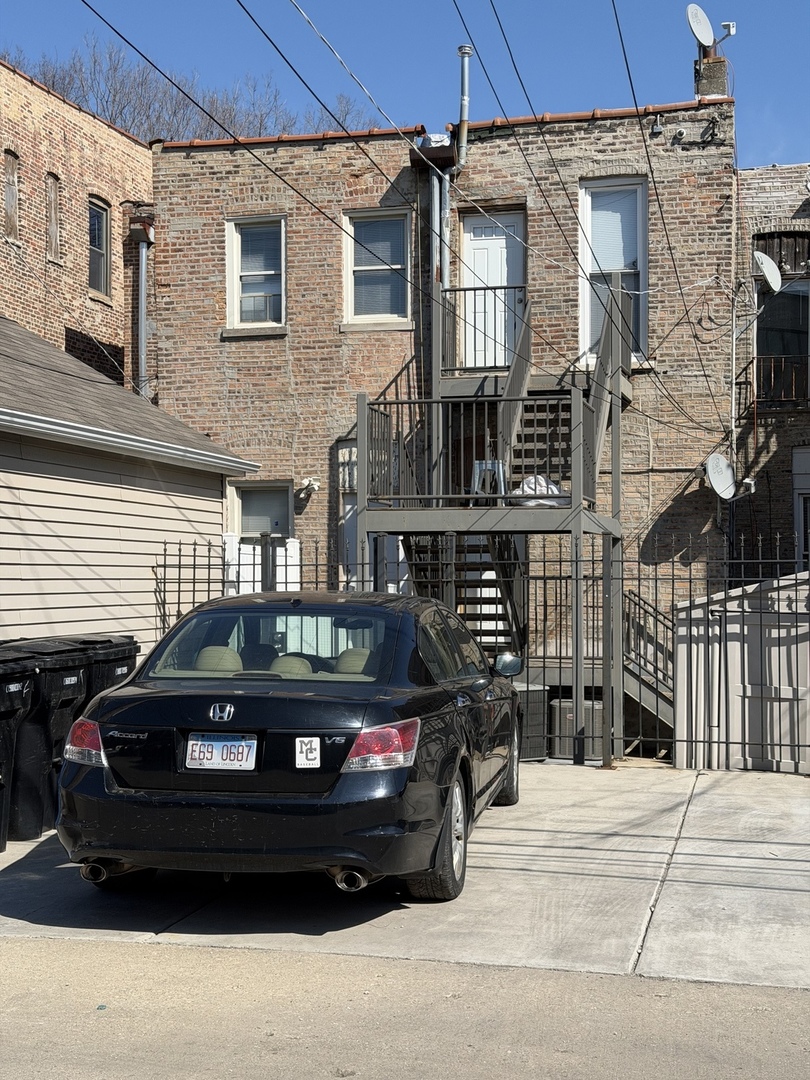916 South Bishop Street Chicago IL 60607