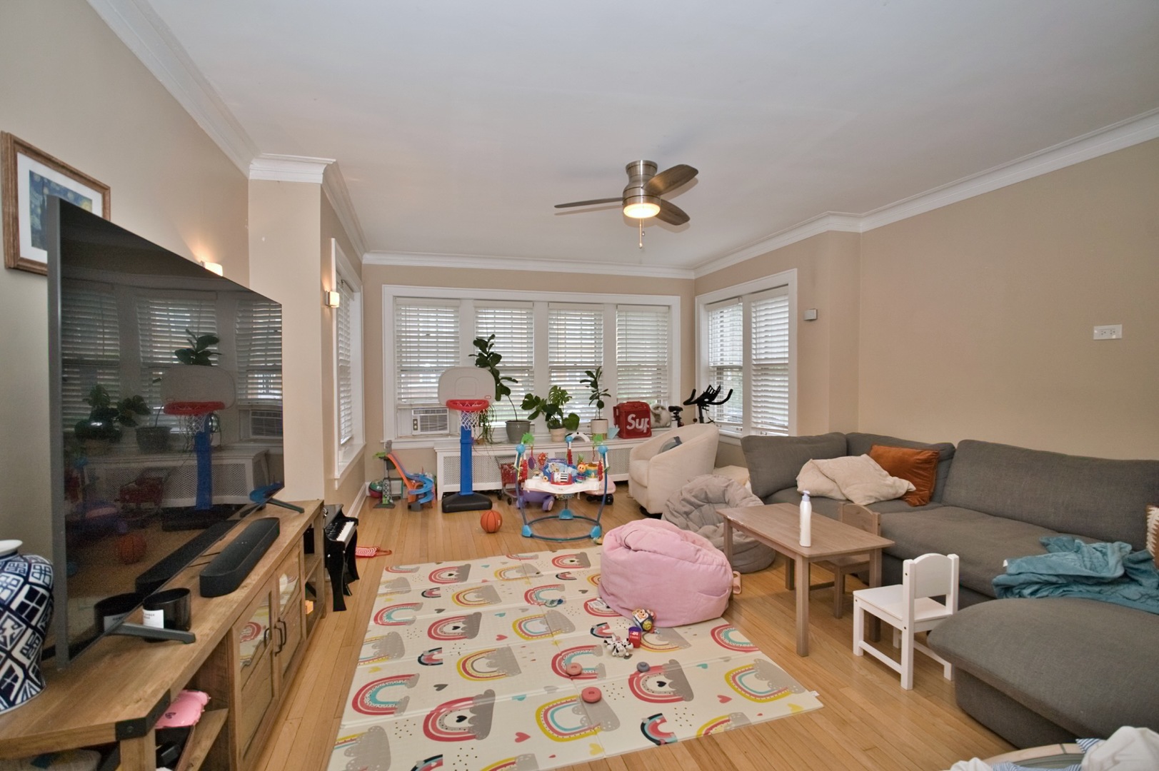 6609 North Artesian Avenue Chicago IL 60645