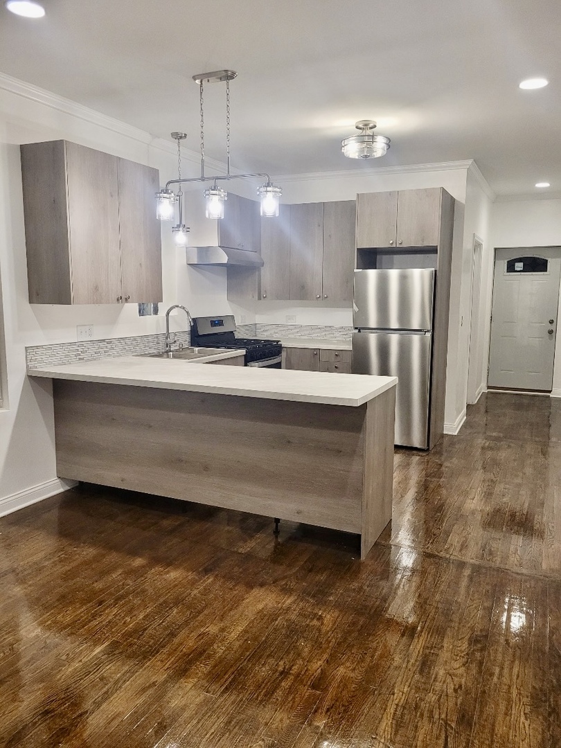 7254 South Lafayette Avenue Chicago IL 60621