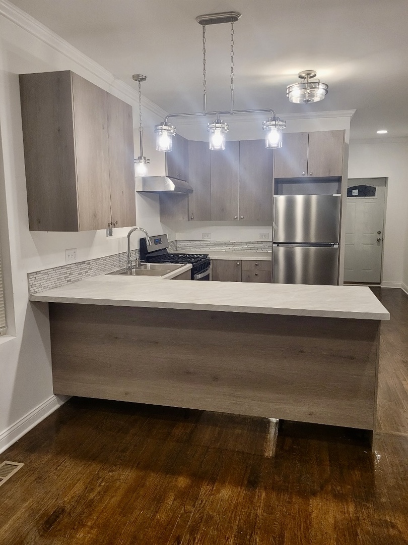 7254 South Lafayette Avenue Chicago IL 60621