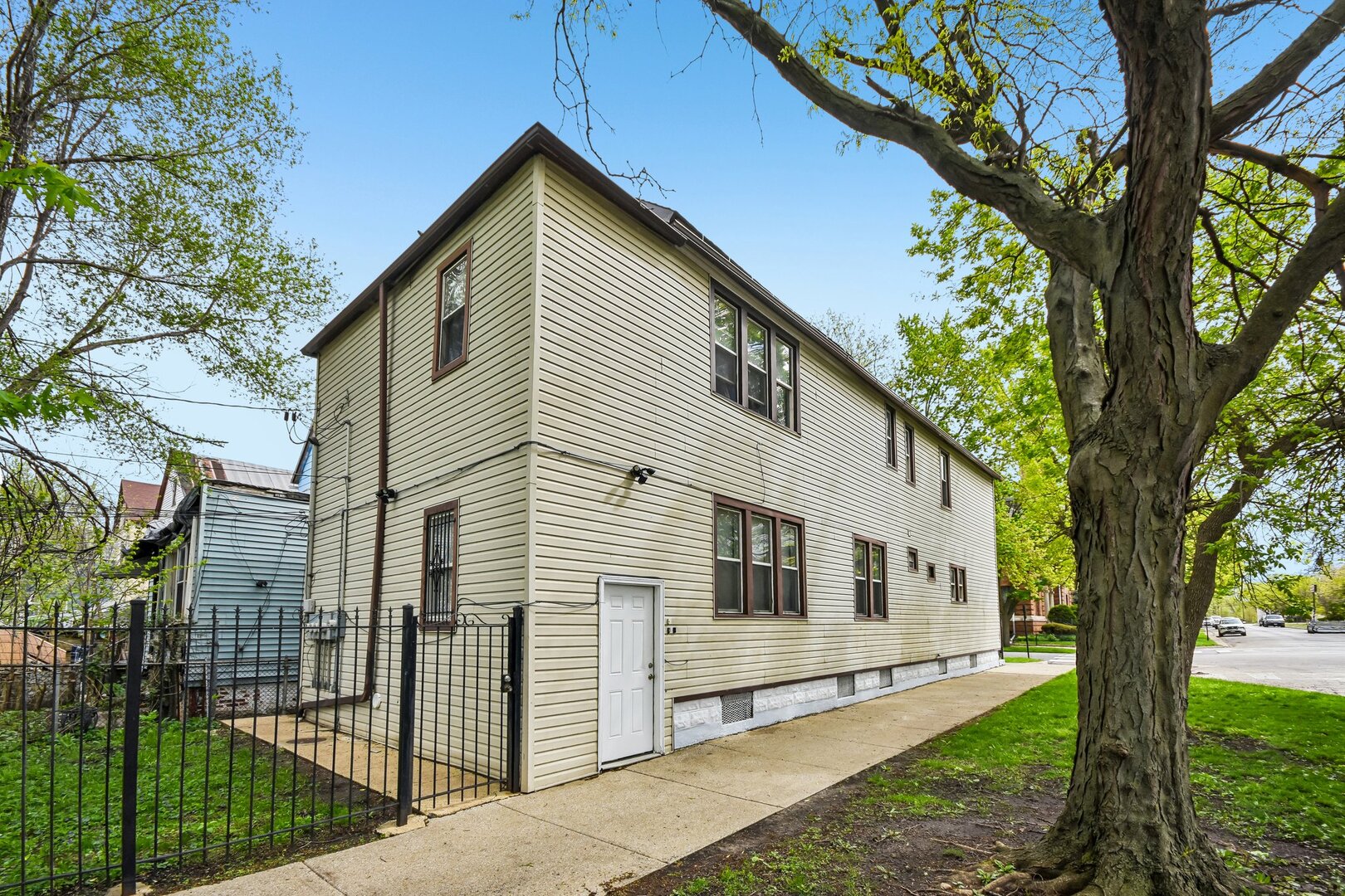 8756 South Exchange Avenue Chicago IL 60617
