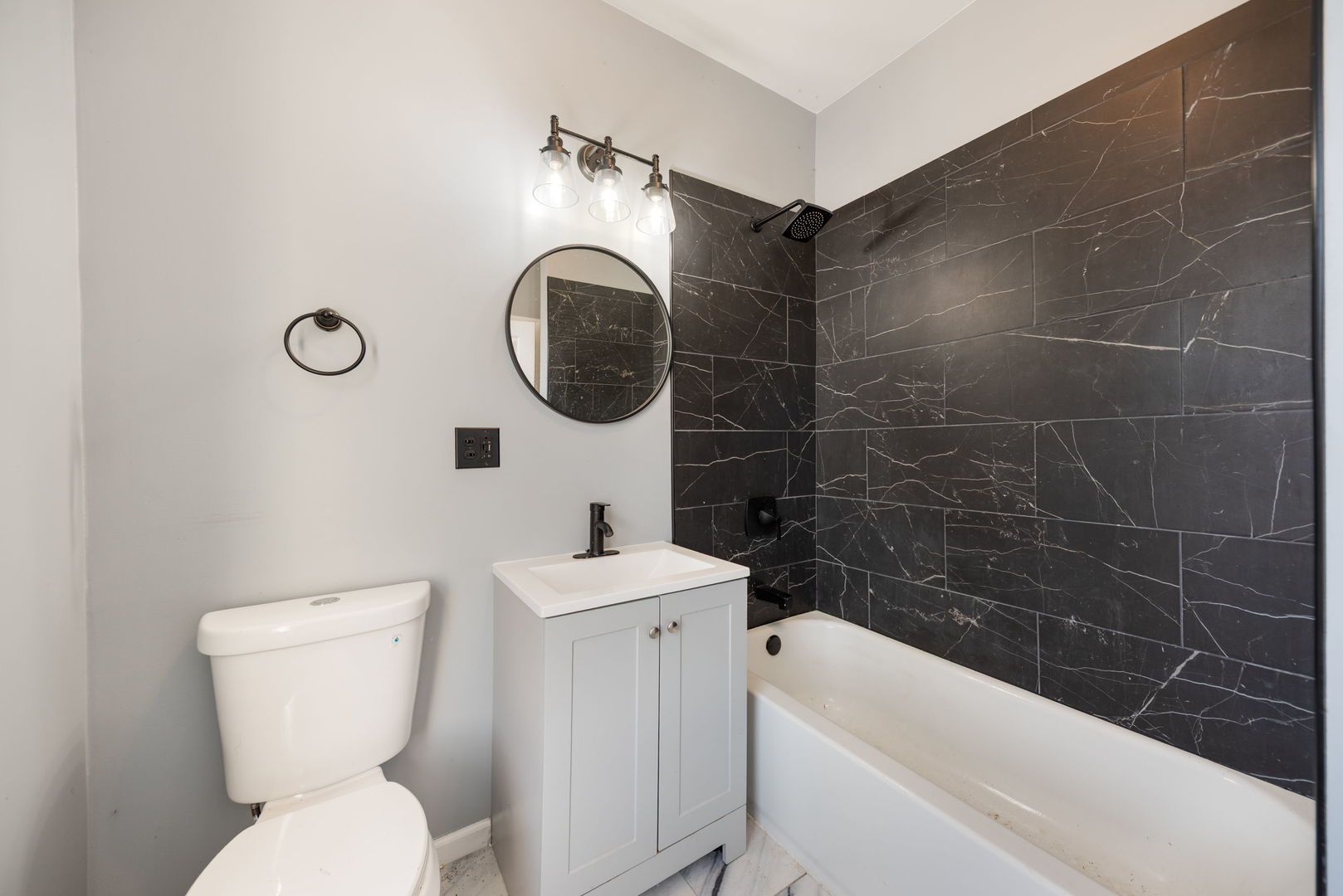 6718 South Saint Lawrence Avenue Chicago IL 60637