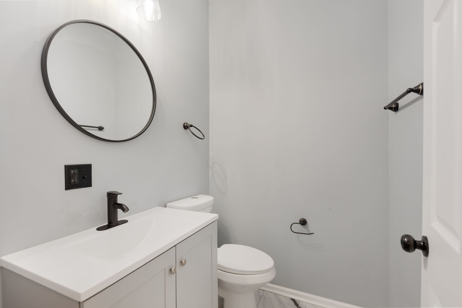 6718 South Saint Lawrence Avenue Chicago IL 60637