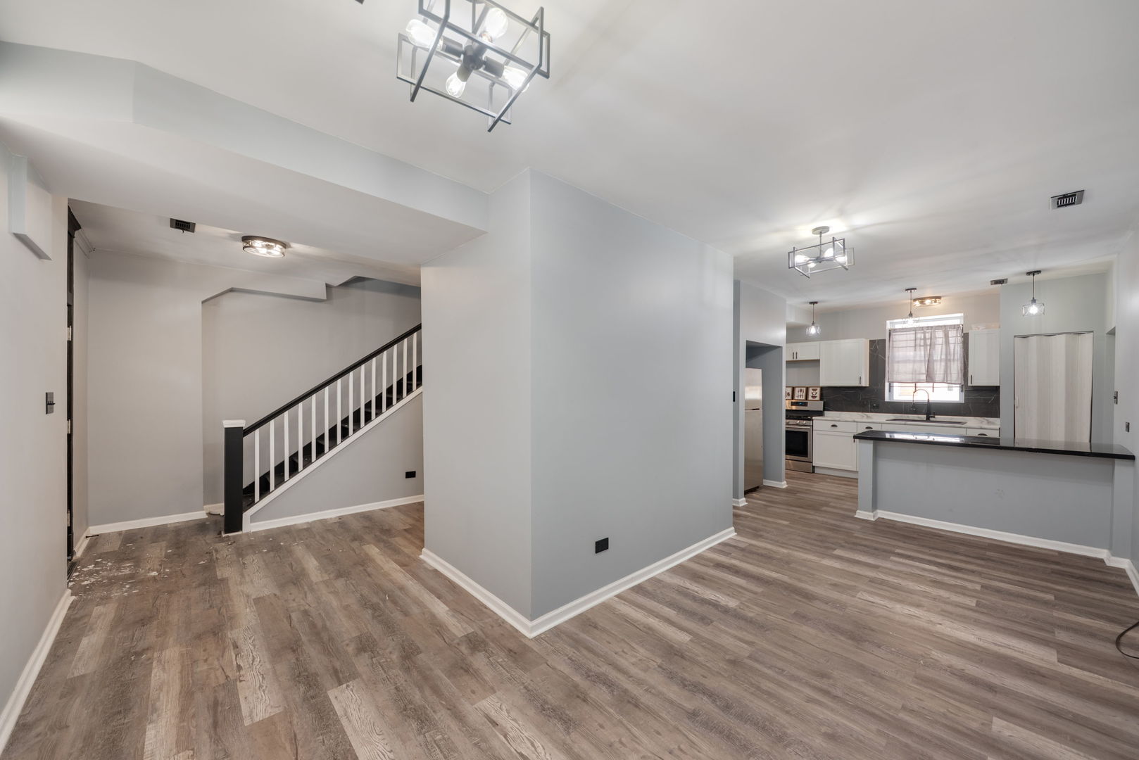 6718 South Saint Lawrence Avenue Chicago IL 60637
