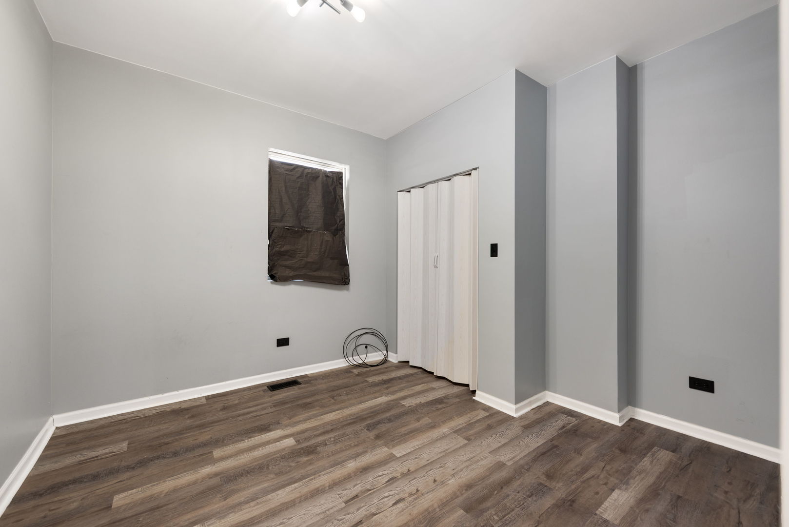 6718 South Saint Lawrence Avenue Chicago IL 60637