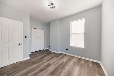 6718 South Saint Lawrence Avenue Chicago IL 60637