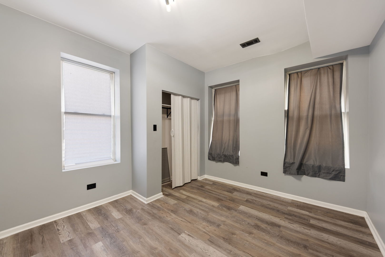 6718 South Saint Lawrence Avenue Chicago IL 60637