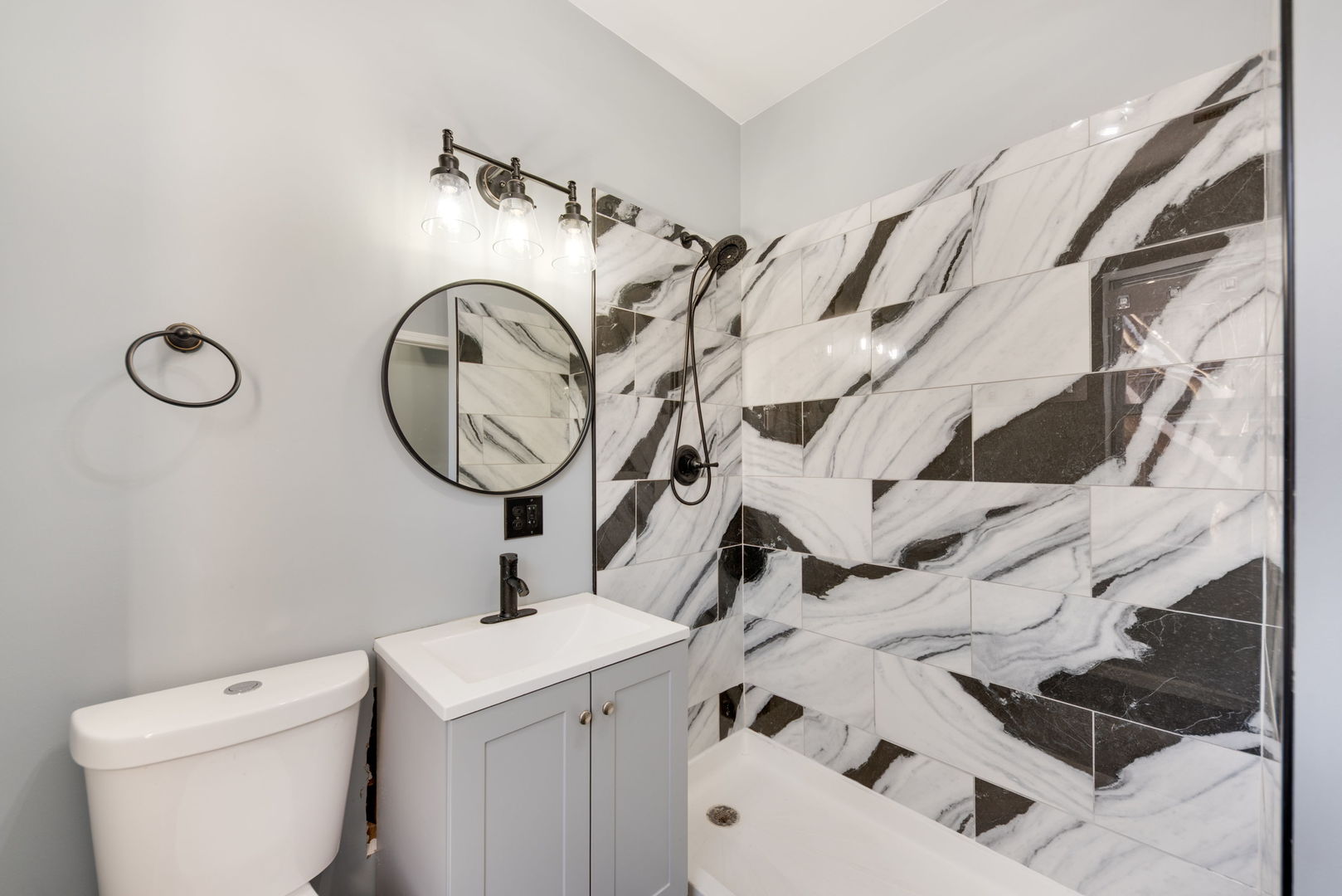 6718 South Saint Lawrence Avenue Chicago IL 60637