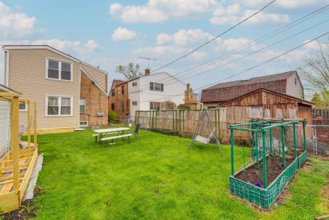 7523 West Cleveland Street Niles IL 60714