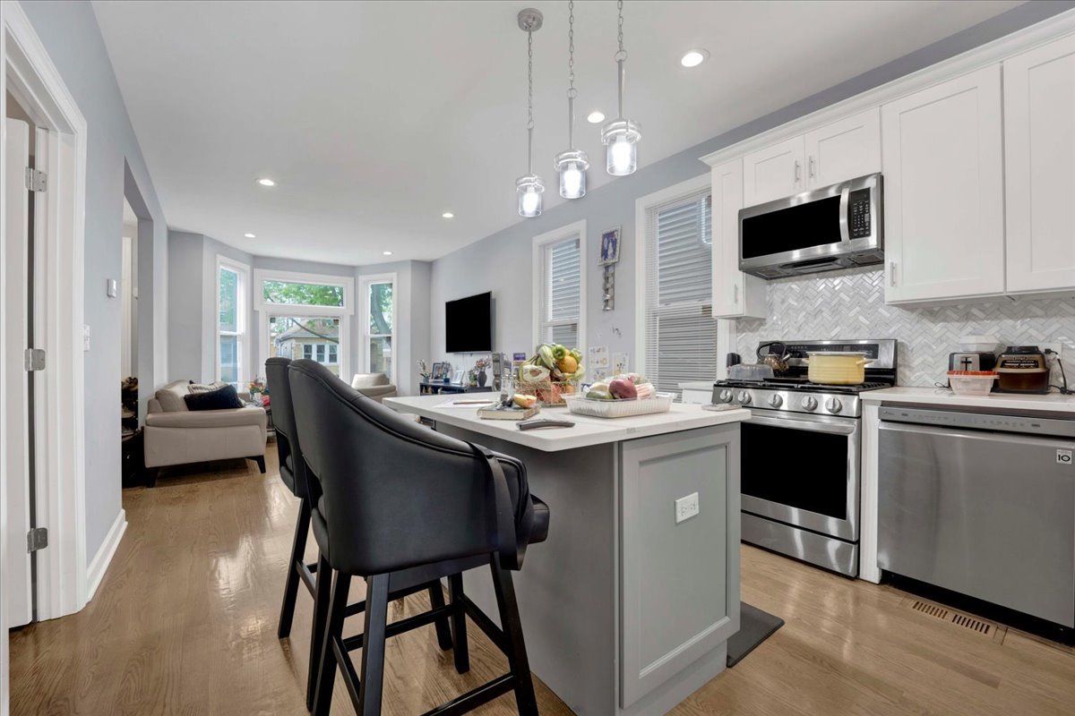 1821 North Tripp Avenue Chicago IL 60639