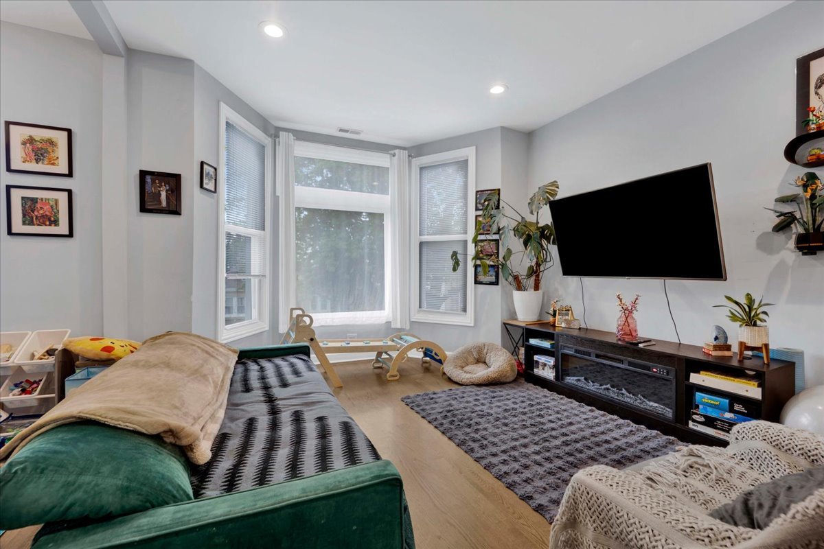 1821 North Tripp Avenue Chicago IL 60639