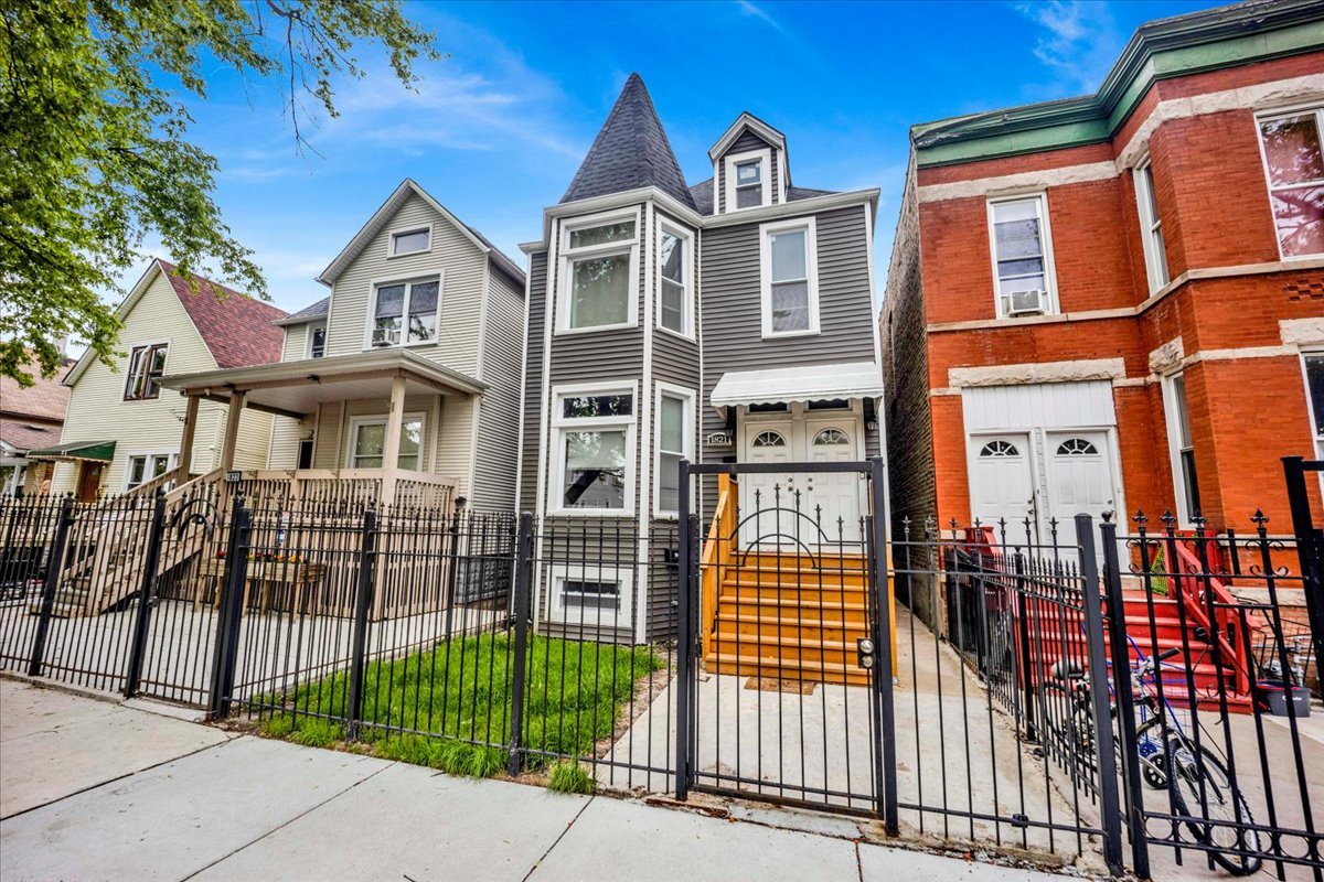 1821 North Tripp Avenue Chicago IL 60639