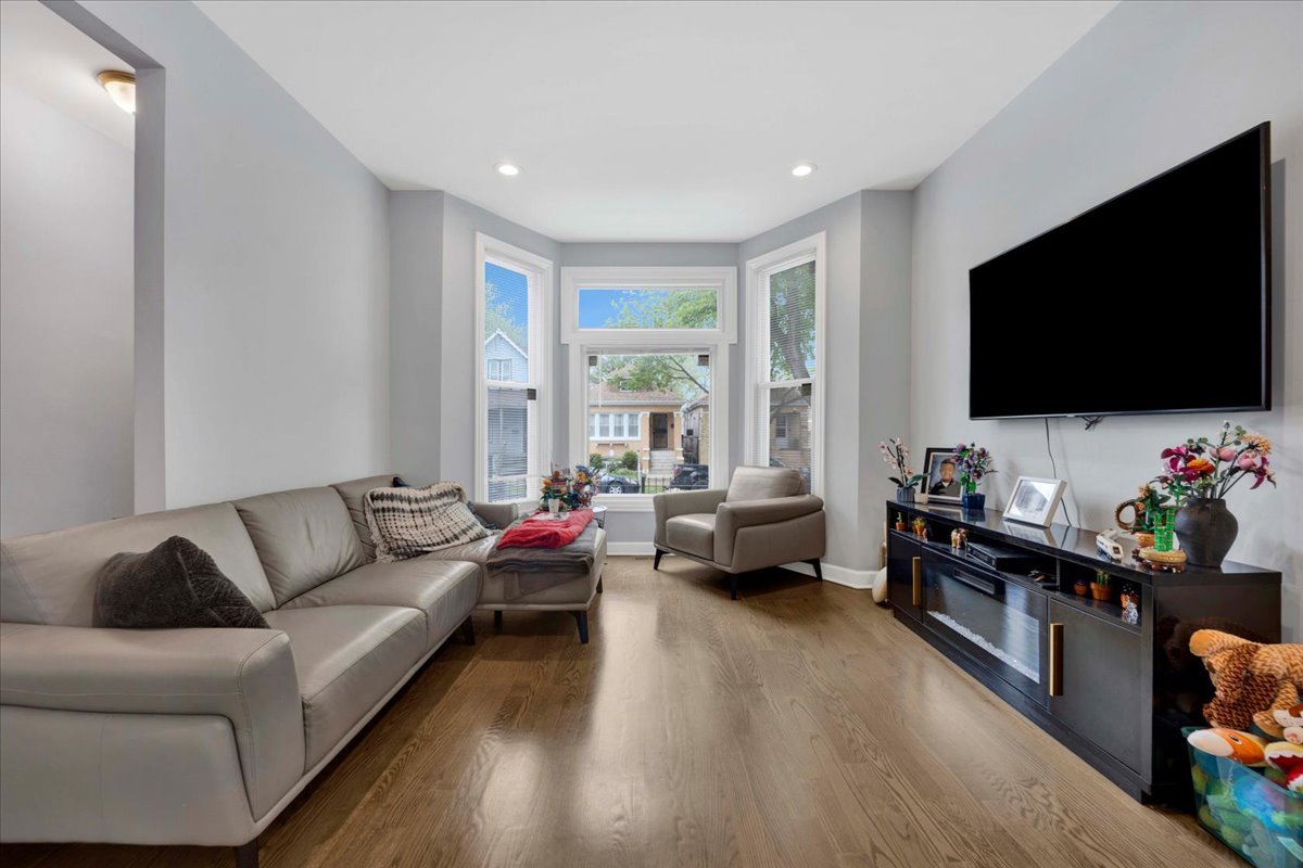 1821 North Tripp Avenue Chicago IL 60639