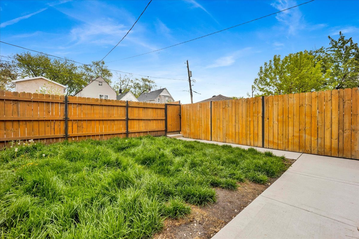 1821 North Tripp Avenue Chicago IL 60639