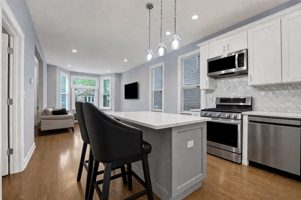 1821 North Tripp Avenue Chicago IL 60639