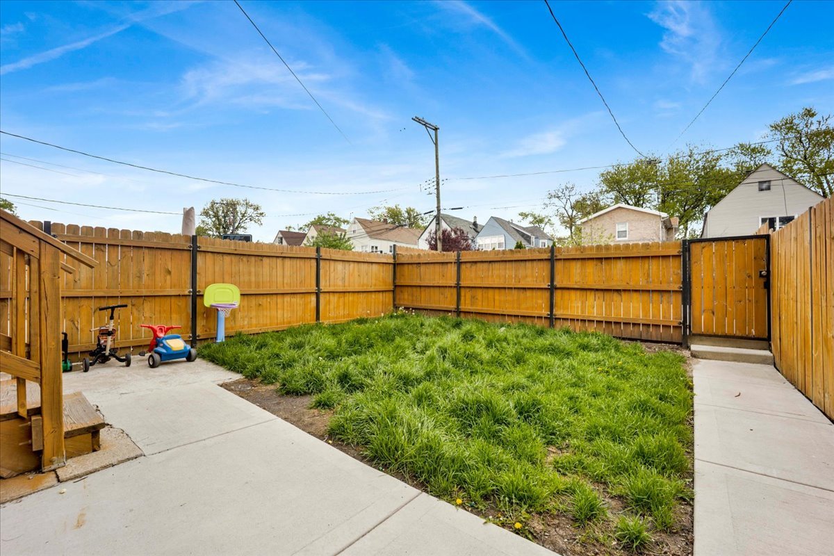 1821 North Tripp Avenue Chicago IL 60639