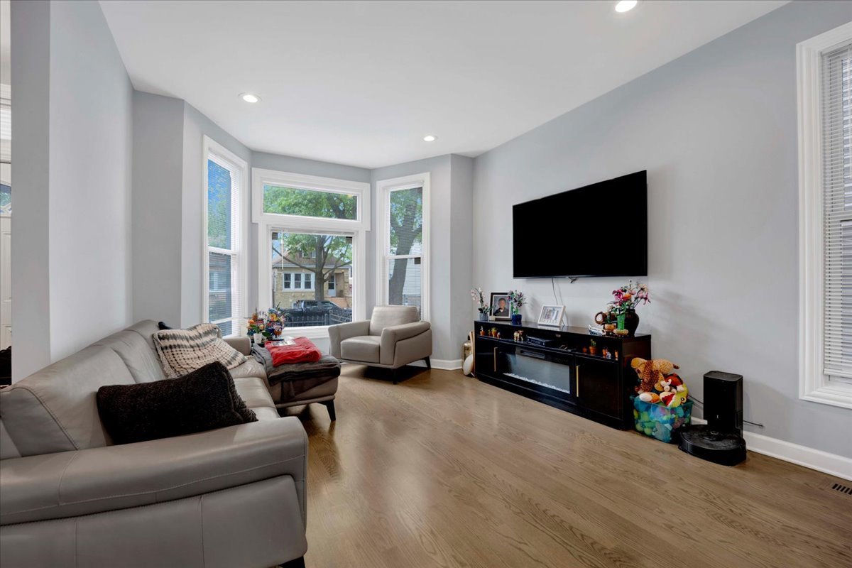1821 North Tripp Avenue Chicago IL 60639