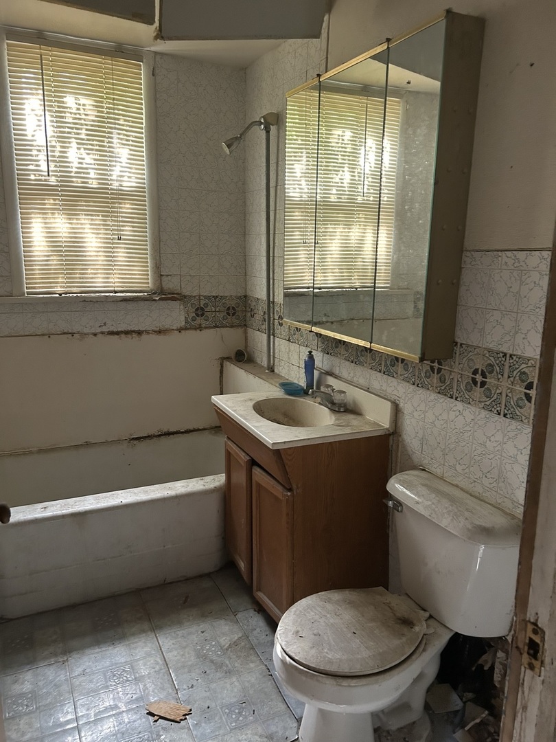 11576 South State Street Chicago IL 60628