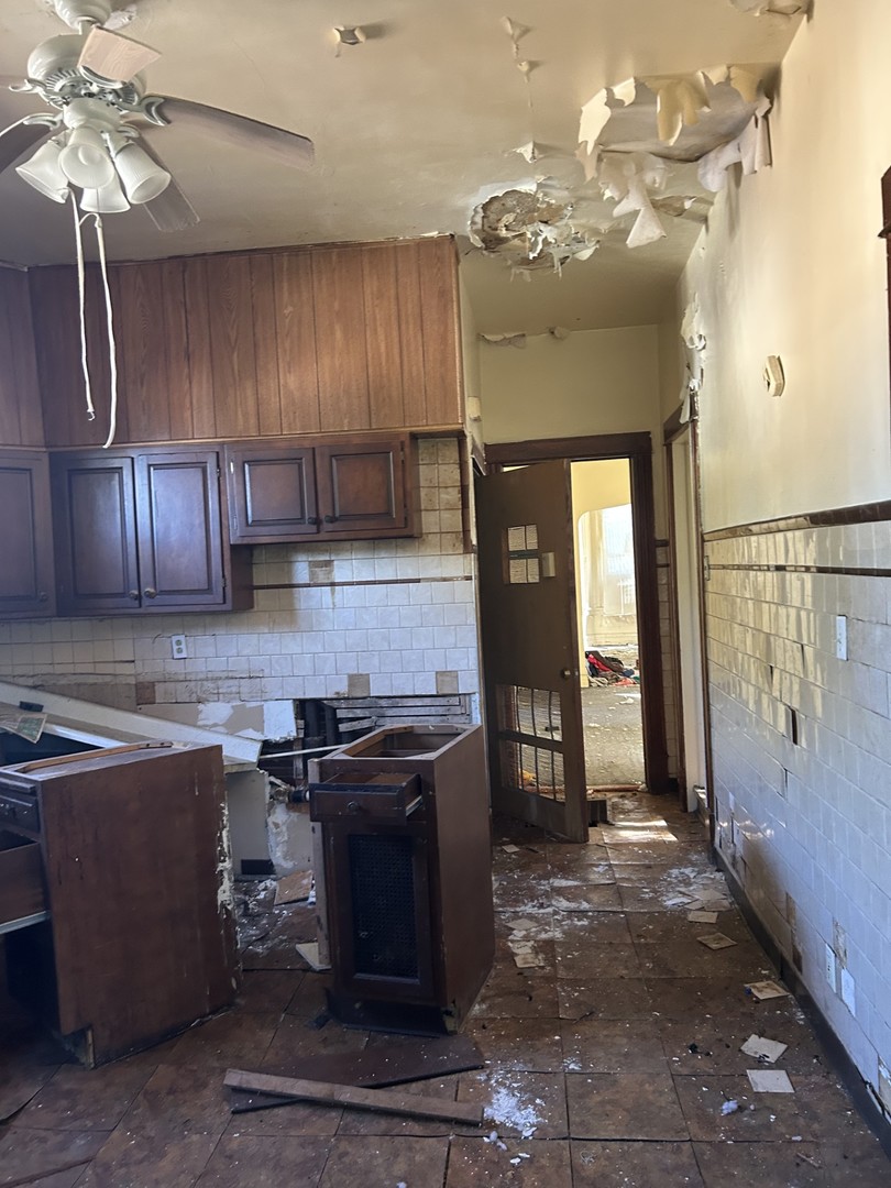 11576 South State Street Chicago IL 60628