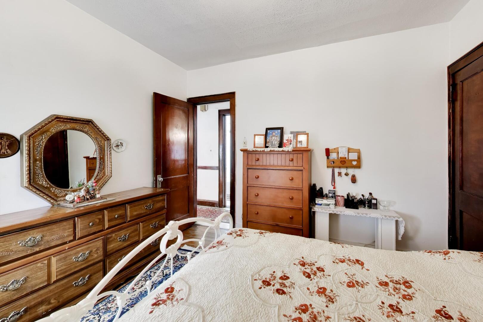 4925 North Troy Street Chicago IL 60625