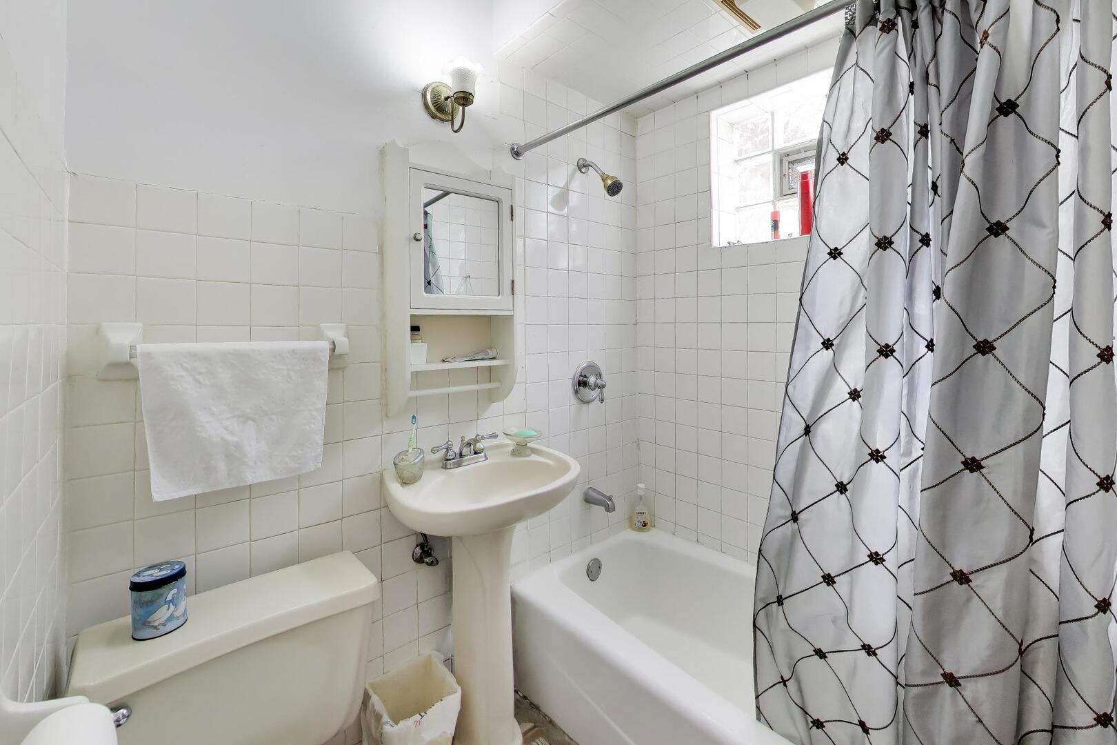 4925 North Troy Street Chicago IL 60625