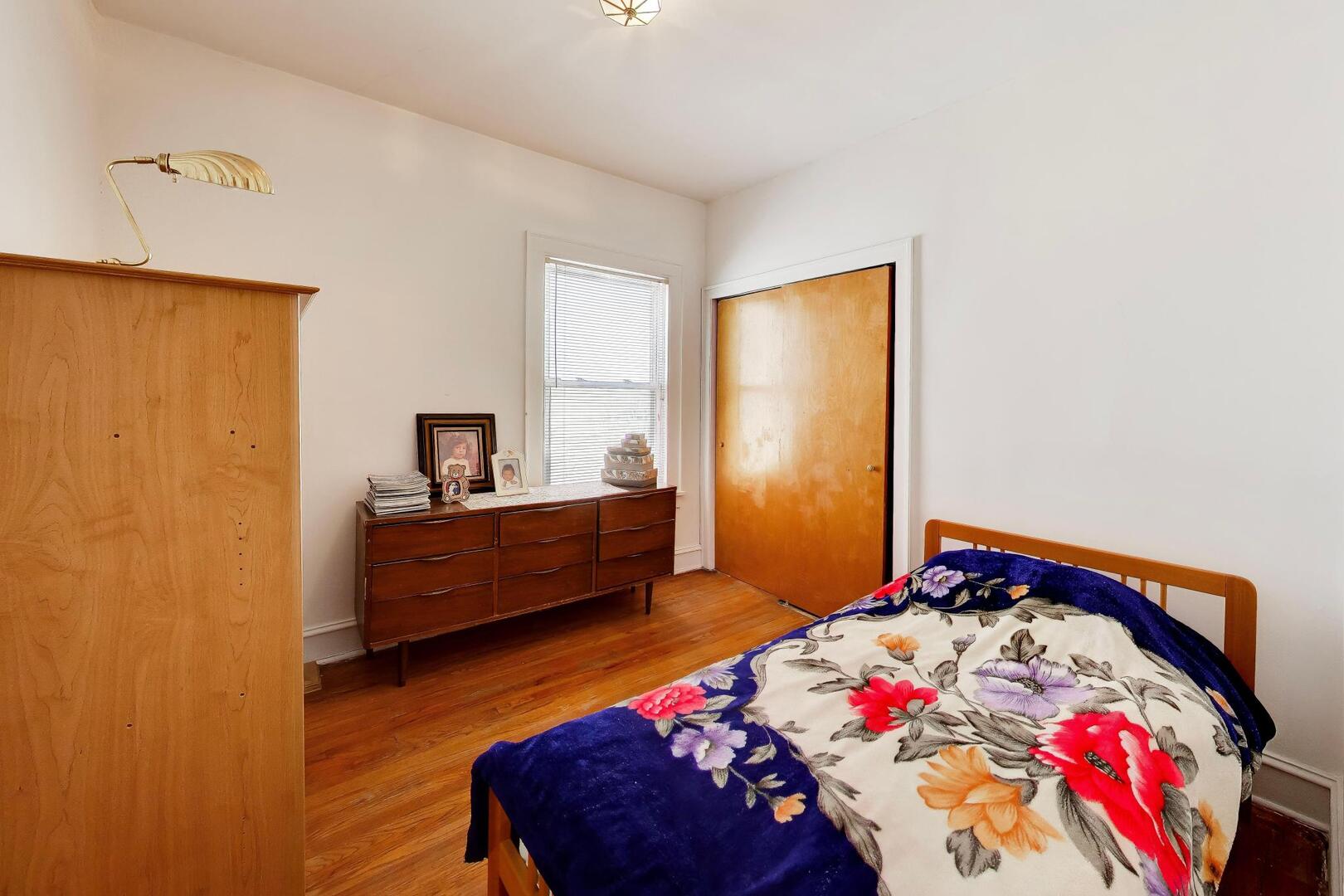 4925 North Troy Street Chicago IL 60625