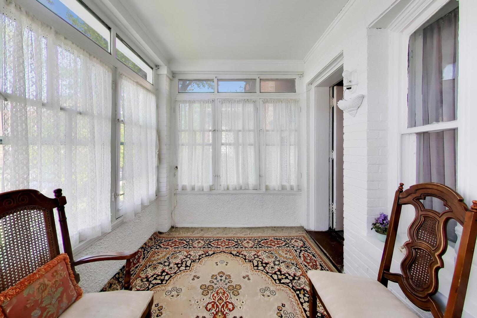 4925 North Troy Street Chicago IL 60625