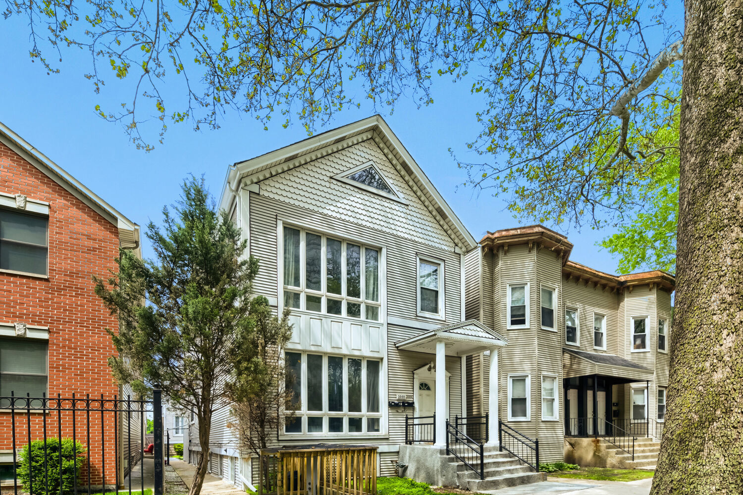2068 North Campbell Avenue Chicago IL 60647