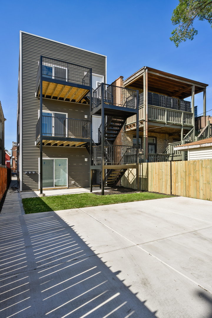 3031 West Warren Boulevard Chicago IL 60612