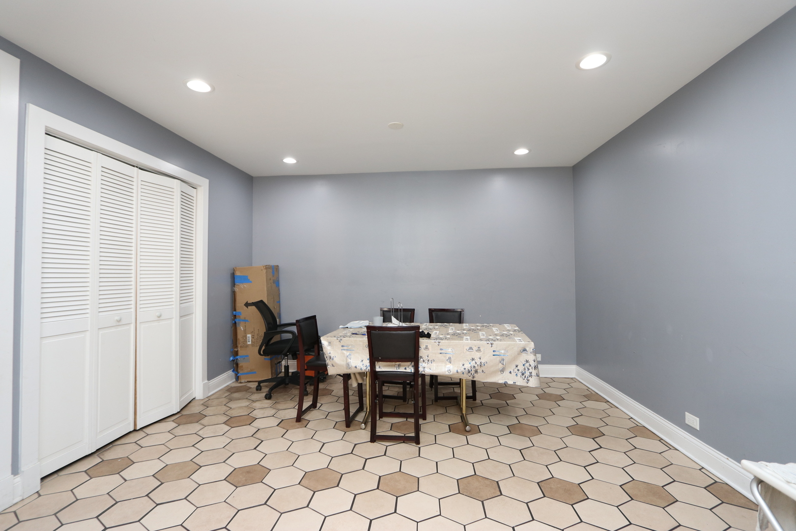 4247 West Haddon Avenue Chicago IL 60651